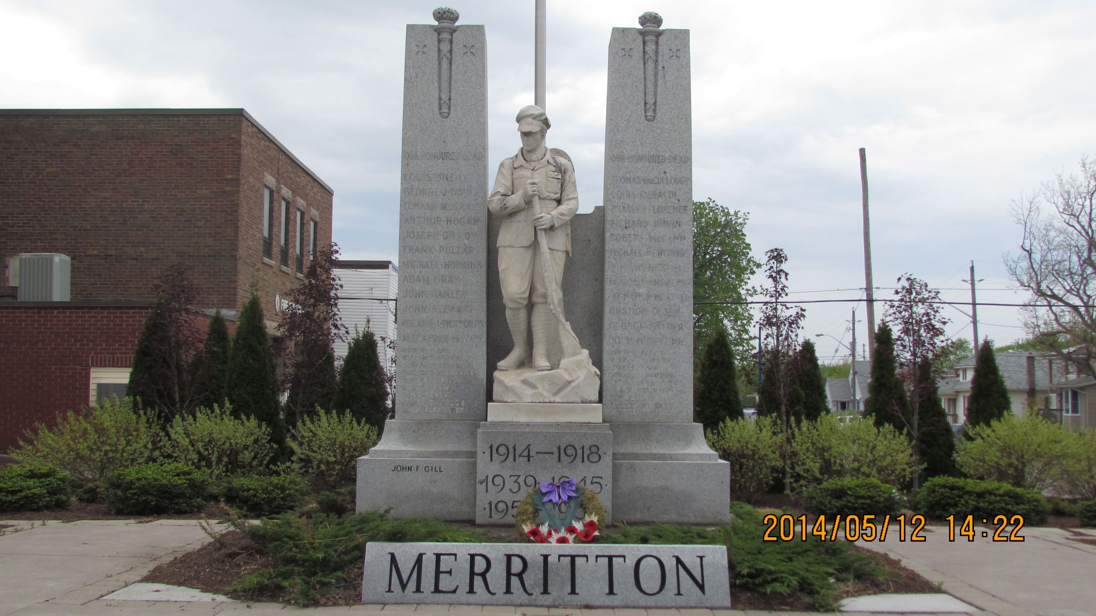 A picture of the Merritton Cenotaph from a distance in 2014.
